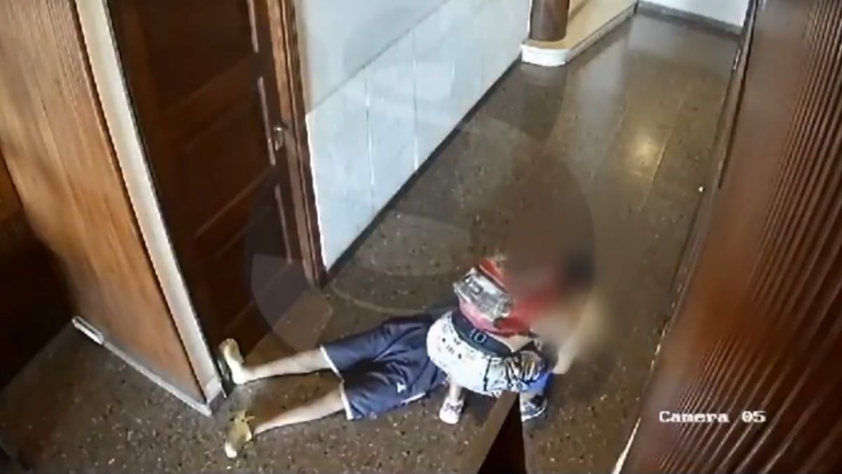 Video: Murió de un infarto y un ladrón le robó la billetera mientras agonizaba.