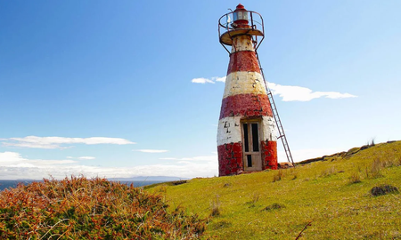 El faro más austral de Argentina es el Faro Cabo San Pío, ubicado en el extremo sur de la Isla Grande de Tierra del Fuego.