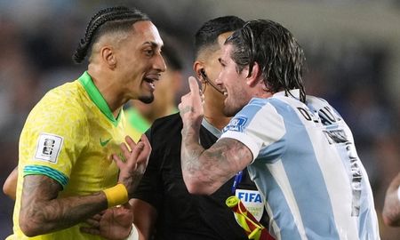 Raphinha y Rodrigo De Paul se cruzaron tras la goleada de Argentina a Brasil y lo que pasó sorprendió a todos Raphinha y Rodrigo De Paul se cruzaron tras la goleada de Argentina a Brasil y lo que pasó sorprendió a todos