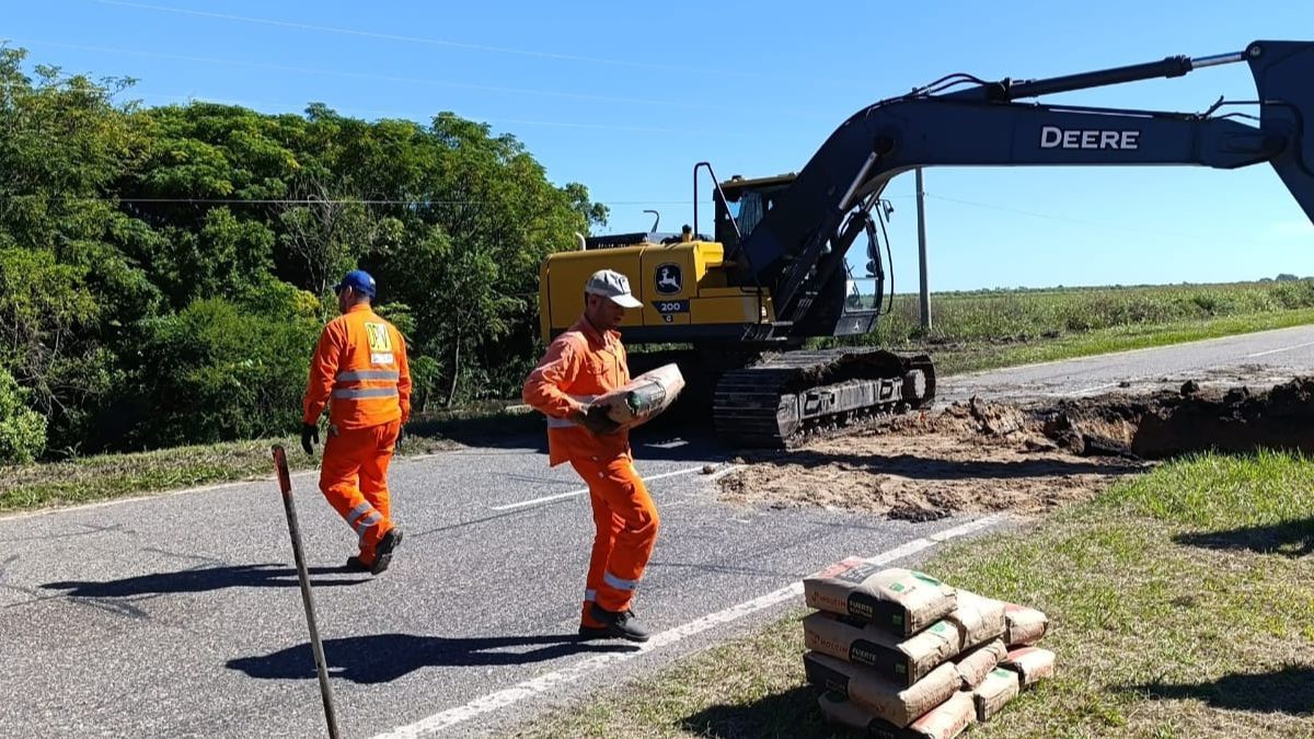 Vialidad Provincial rehabilit&oacute; el tr&aacute;nsito en la Ruta Provincial 1 tras el hundimiento.