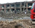 Personal de seguridad inspecciona los daños del ataque con un camión bomba a la base militar de Gardez, el 14 de mayo de 2020 al este de Afganistán. Personal de seguridad inspecciona los daños del ataque con un camión bomba a la base militar de Gardez, el 14 de mayo de 2020 al este de Afganistán.