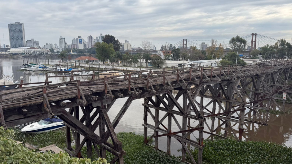 La estructura, que supo ser el principal vínculo con la ciudad, será parcialmente desmontada debido a su avanzado deterioro. La estructura, que supo ser el principal vínculo con la ciudad, será parcialmente desmontada debido a su avanzado deterioro.