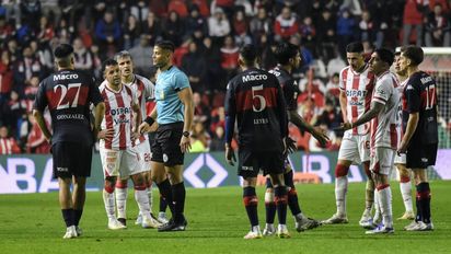 Así fue el gol anulado a Unión vs. Tigre: qué dijo el árbitro por altavoz en el 15 de Abril