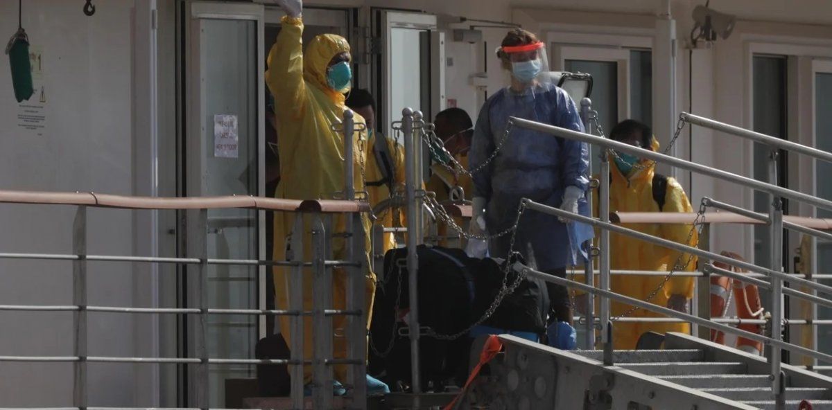 Coronavirus: evacuaron a los tripulantes de un crucero infectado y los alojaron en hoteles de Montevideo