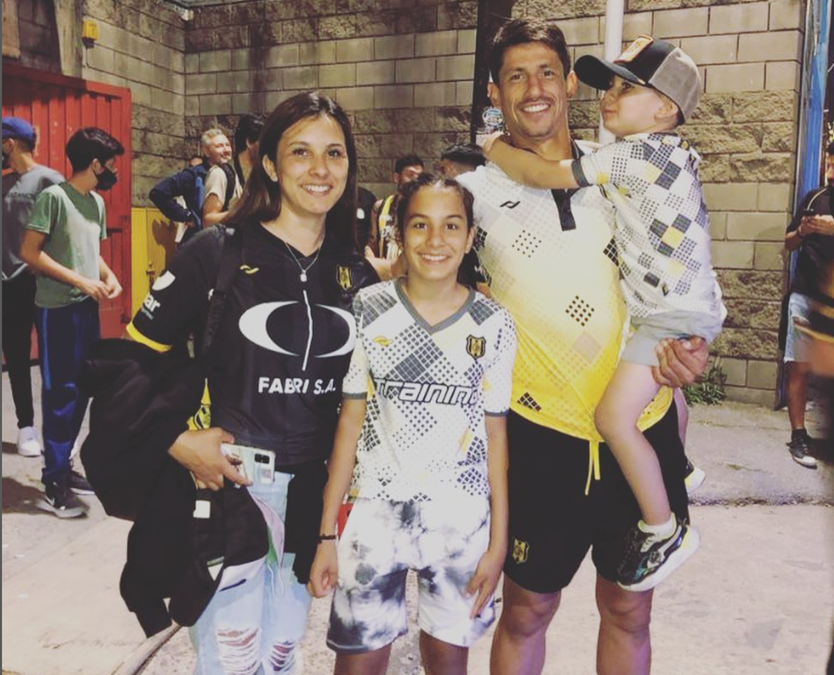 Mauricio Mansilla junto a su familia en Deportivo Madryn. Mauricio Mansilla junto a su familia en Deportivo Madryn.