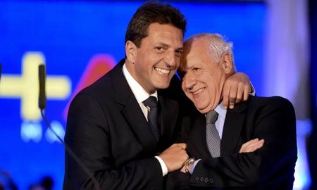 Sergio Massa anunció que, en caso de ser presidente, Roberto Lavagna tendrá un papel preponderante en su gabinete. Sergio Massa anunció que, en caso de ser presidente, Roberto Lavagna tendrá un papel preponderante en su gabinete.
