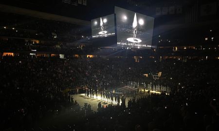 el emotivo minuto de silencio en homenaje a kobe bryant el emotivo minuto de silencio en homenaje a kobe bryant