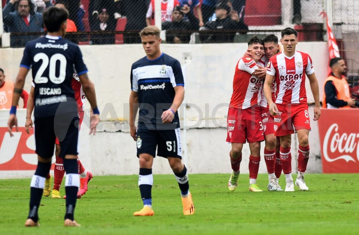 Unión de Santa Fe le ganó 2-0 a Gimnasia y Esgrima La Plata por la fecha 19 de la Liga Profesional de Fútbol. Unión de Santa Fe le ganó 2-0 a Gimnasia y Esgrima La Plata por la fecha 19 de la Liga Profesional de Fútbol.