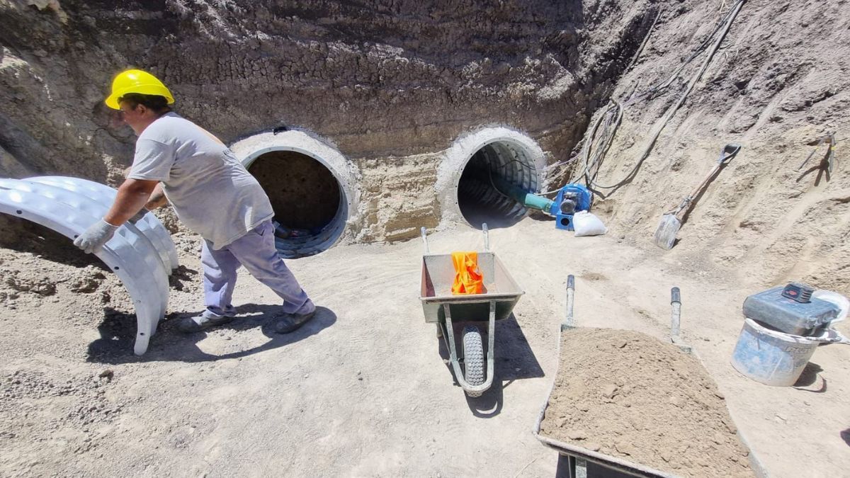 Riesgo hídrico: el Gobierno Provincial se cansó de esperar los permisos de Nación y dio inicio a una obra hídrica que Vera necesita desde hace años