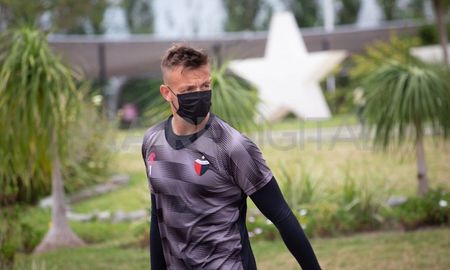 Colón informó que detectó tres casos de coronavirus en el plantel profesional que conduce Julio César Falcioni. Colón informó que detectó tres casos de coronavirus en el plantel profesional que conduce Julio César Falcioni.
