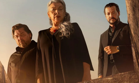 Una abuela desafía la ley en una búsqueda implacable por esclarecer la desaparición de su nieta, en una miniserie ambientada en Andalucía con un elenco de alto perfil y giros inesperados. Una abuela desafía la ley en una búsqueda implacable por esclarecer la desaparición de su nieta, en una miniserie ambientada en Andalucía con un elenco de alto perfil y giros inesperados.
