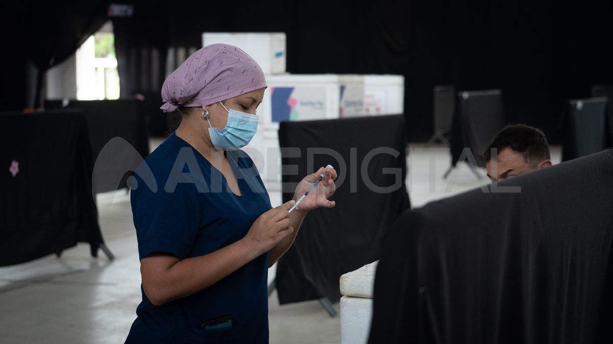 El Ministerio de Salud dispuso dos vacunatorios móviles en la ciudad de Santa Fe.