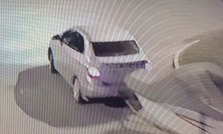 Así el vehículo escapaba de San Jerónimo Norte -luego de cometer el robo- con la lancha enganchada Así el vehículo escapaba de San Jerónimo Norte -luego de cometer el robo- con la lancha enganchada