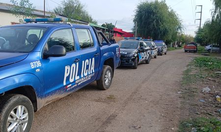 Un hombre detenido, tras el secuestro de más de 100 gramos de cocaína y armas de fuego, luego de un allanamiento en Barranquitas Oeste. Un hombre detenido, tras el secuestro de más de 100 gramos de cocaína y armas de fuego, luego de un allanamiento en Barranquitas Oeste.