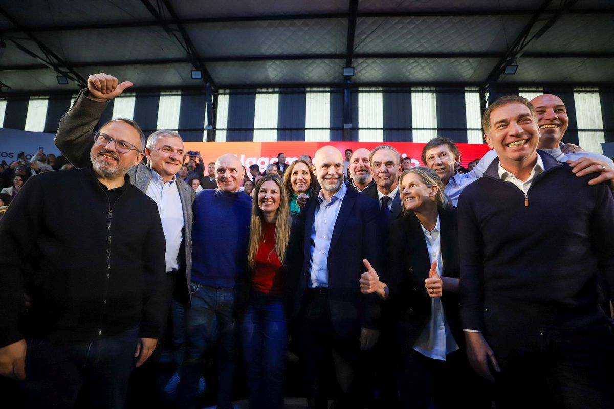 Horacio Rodríguez Larreta y Gerardo Morales junto a diferentes actores políticos durante el acto de este martes. Horacio Rodríguez Larreta y Gerardo Morales junto a diferentes actores políticos durante el acto de este martes.