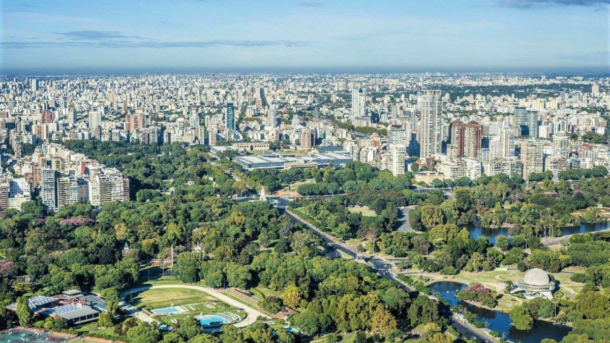 La víctima de 45 años advirtió a la Policía de la Ciudad por el delito cometido en los parques de ese barrio de la ciudad de Buenos Aires. La víctima de 45 años advirtió a la Policía de la Ciudad por el delito cometido en los parques de ese barrio de la ciudad de Buenos Aires. 