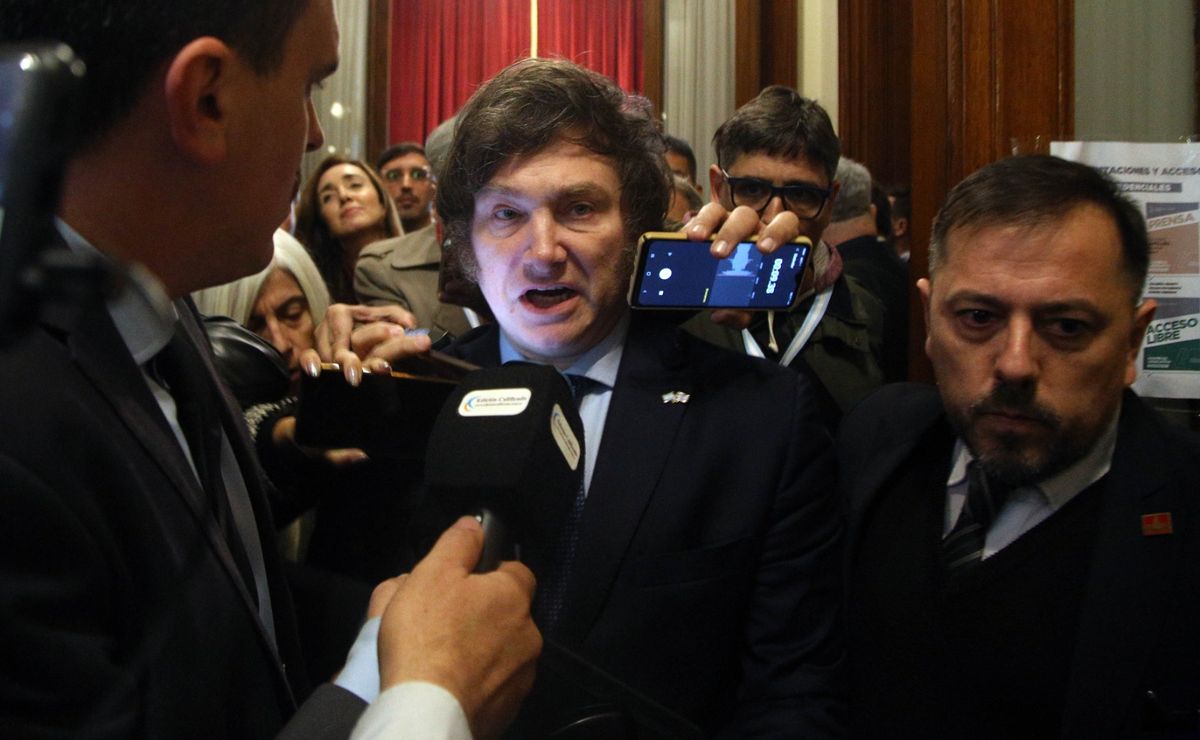 Javier Milei se retira del Congreso luego de la Asamblea Legislativa para ratificar las fórmulas que competirán en el balotaje