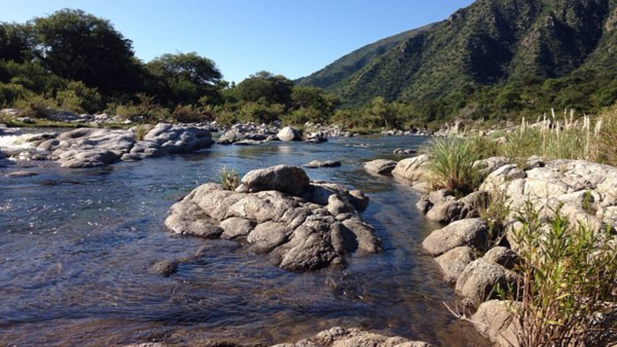 Sin luces que tapen el cielo, la noche en Characato suma un plan simple y perfecto: astroturismo a ojo desnudo. Sin luces que tapen el cielo, la noche en Characato suma un plan simple y perfecto: astroturismo a ojo desnudo.