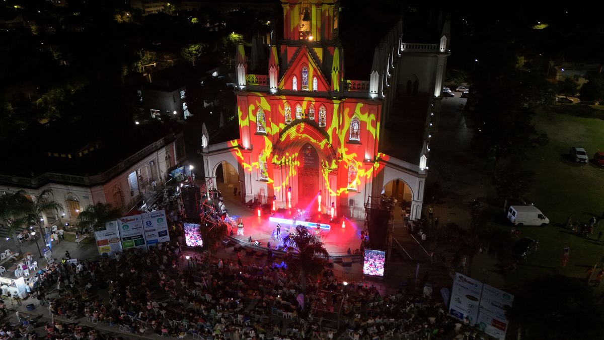 Vista aérea de la Basílica de Guadalupe durante la 38va edición del Festival Folklórico de Guadalupe
