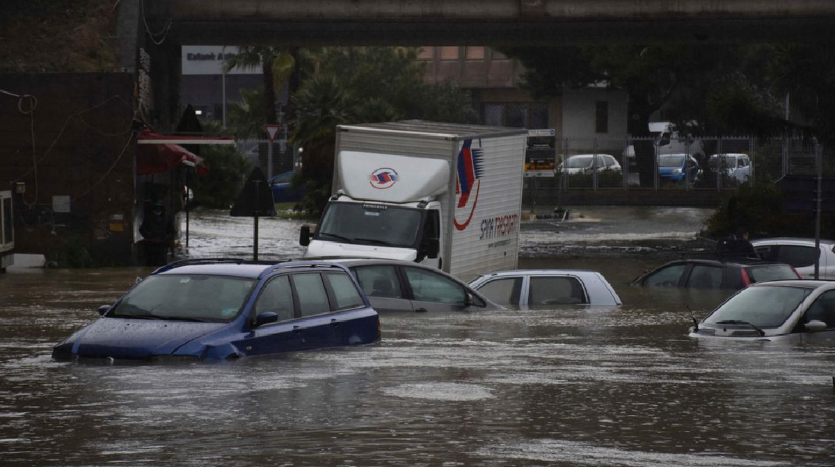 El sur de Italia sufre inundaciones y el centro de Catania colaps&oacute;.
