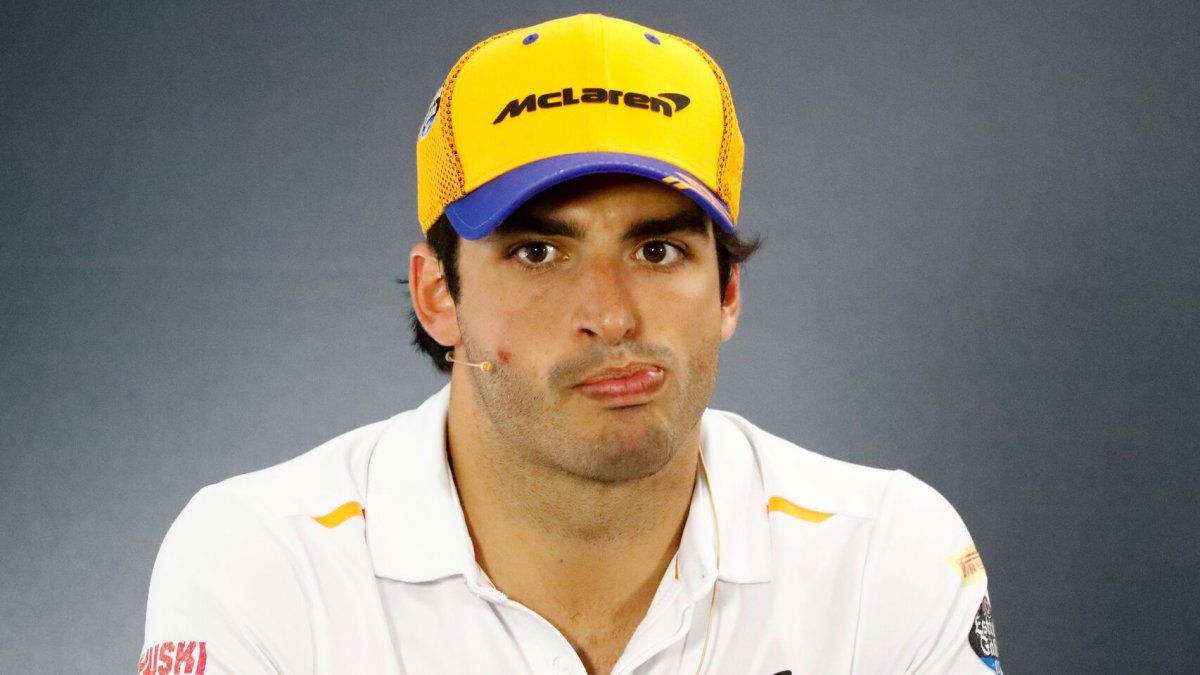 Carlos Sainz Jr. sabe que no está cumpliendo con las expectativas y espera en Barcelona