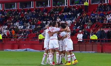 Unión se puso en ventaja sobre Huracán a los 21 minutos de juego a través de los pies de Mauro Luna Diale. Unión se puso en ventaja sobre Huracán a los 21 minutos de juego a través de los pies de Mauro Luna Diale.