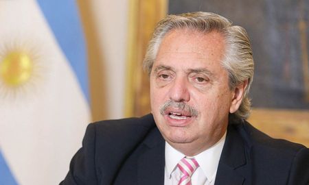 El presidente modificó su agenda que hoy lo levaba a La Rioja y pasará antes por San Juan para recorrer las zonas afectadas por el sismo. El presidente modificó su agenda que hoy lo levaba a La Rioja y pasará antes por San Juan para recorrer las zonas afectadas por el sismo.