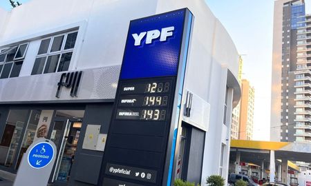 Aumentó la nafta en YPF en Santa Fe. Aumentó la nafta en YPF en Santa Fe.