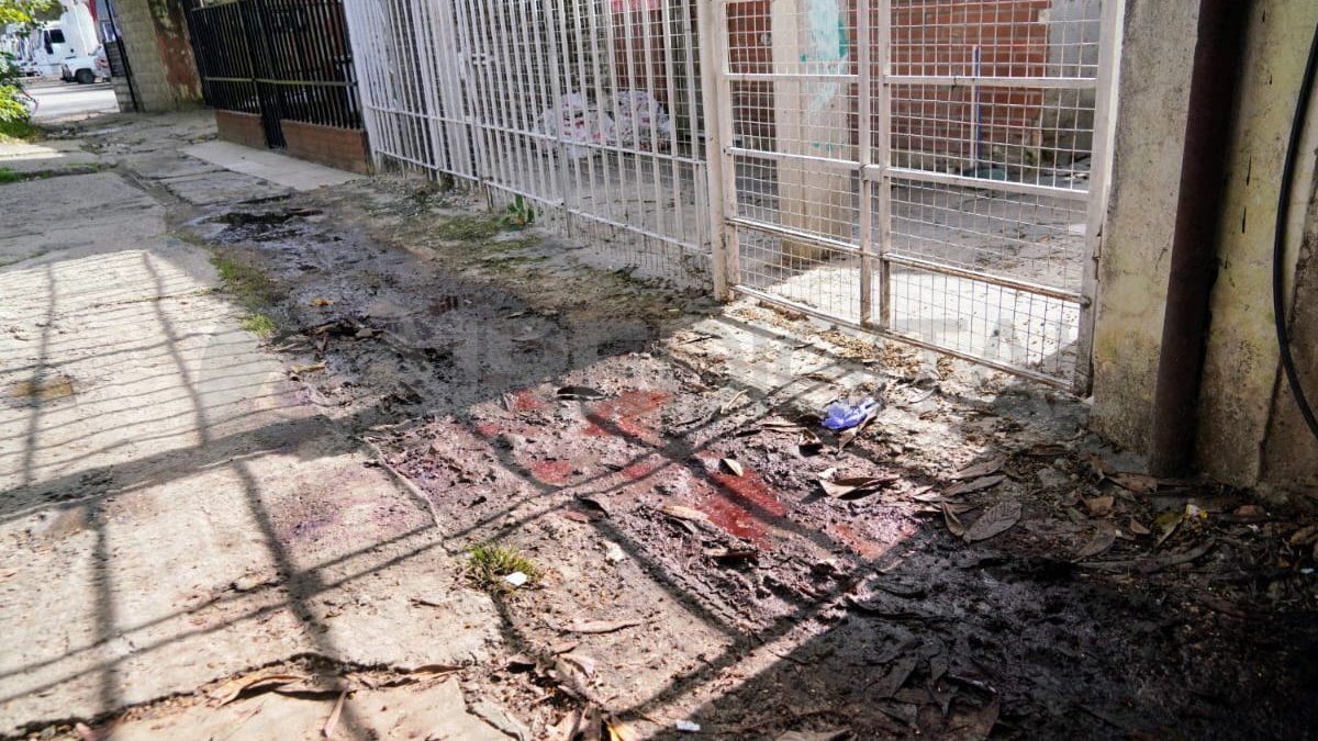 La Policía llegó al lugar alertado por el llamado de un vecino a la central de emergencias 911.