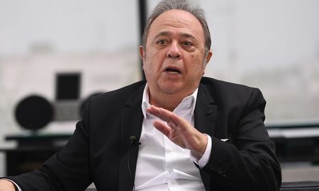 Alberto Pierri, dueño de Telecentro S.A. que podría adquirir el 50% de los derechos del fútbol argentino junto con TNT. Alberto Pierri, dueño de Telecentro S.A. que podría adquirir el 50% de los derechos del fútbol argentino junto con TNT.