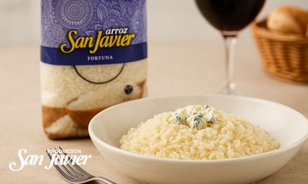 Este arroz al roquefort es la prueba de que con pocos ingredientes se puede lograr algo espectacular. Este arroz al roquefort es la prueba de que con pocos ingredientes se puede lograr algo espectacular.