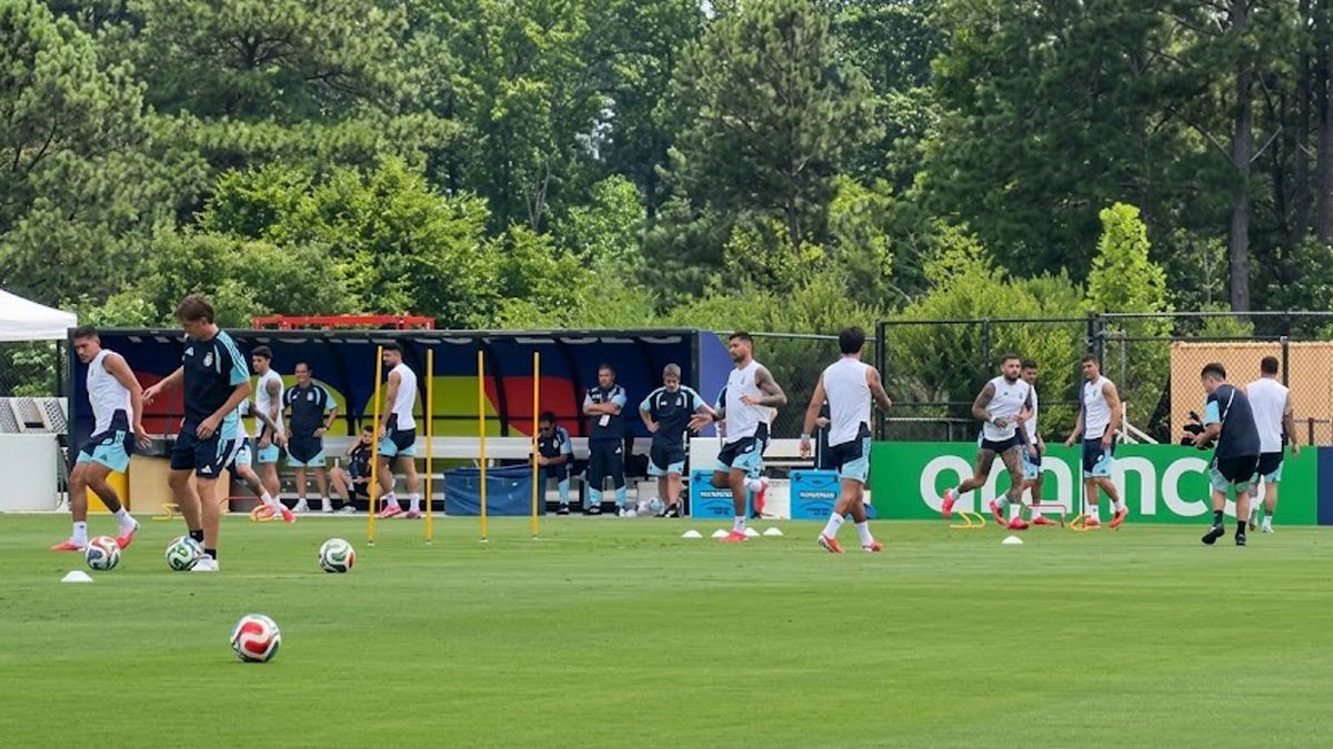 La Selección Argentina tuvo un entrenamiento abierto en Kansas. La Selección Argentina tuvo un entrenamiento abierto en Kansas.