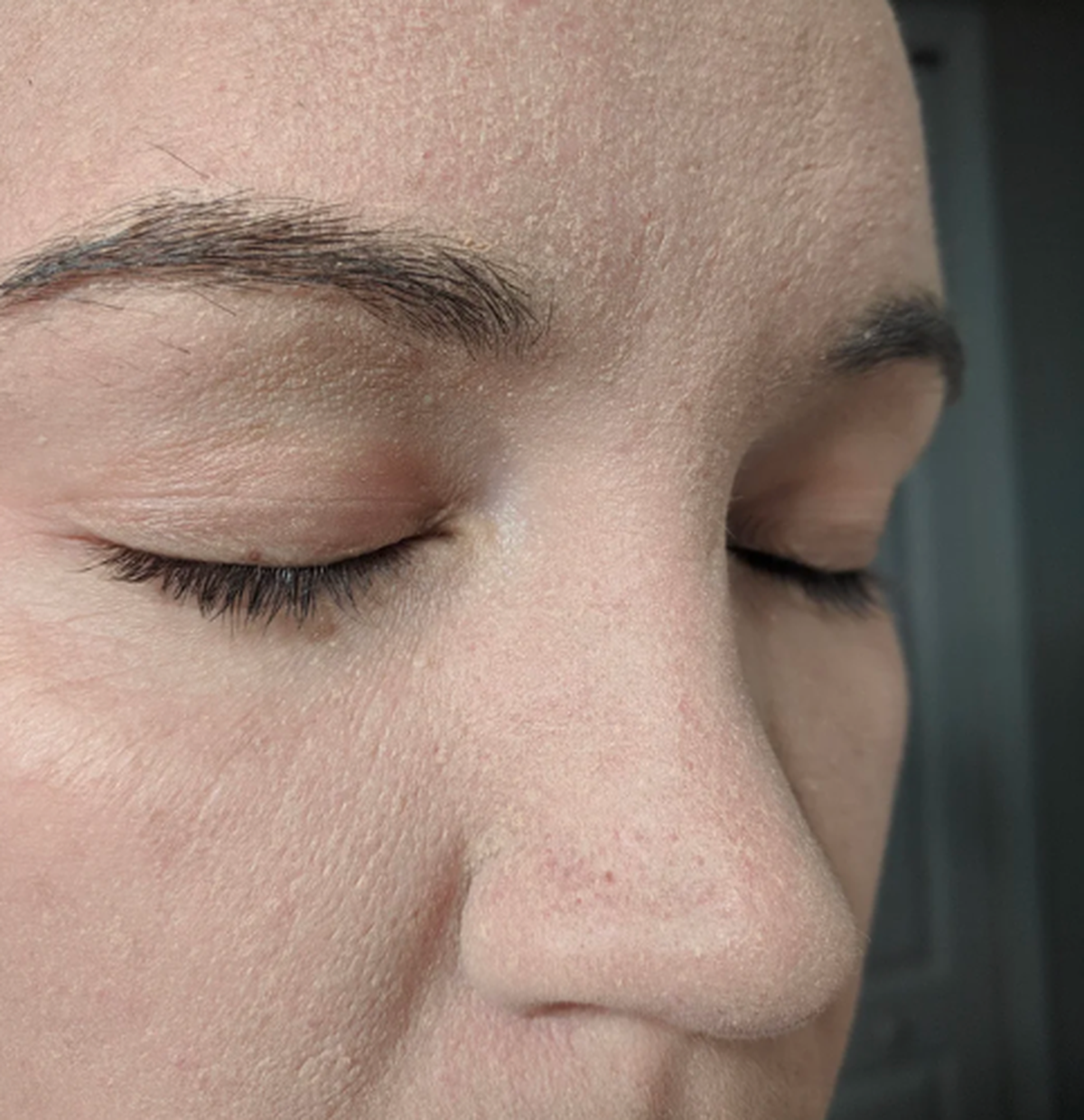 Una rutina de skincare adecuada y herramientas idóneas pueden ayudarte a mejorar la apariencia de tu base de maquillaje. Una rutina de skincare adecuada y herramientas idóneas pueden ayudarte a mejorar la apariencia de tu base de maquillaje.