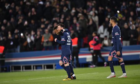 Lionel Messi anotó un gol en el triunfo 5-0 del Paris Saint-Germain ante Lorient por la Ligue 1. Lionel Messi anotó un gol en el triunfo 5-0 del Paris Saint-Germain ante Lorient por la Ligue 1.