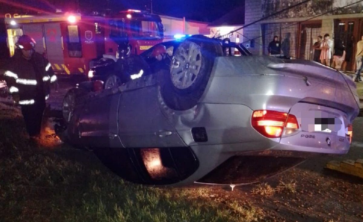 Dado vuelta. Así encontraron los agentes de la Seccional Novena el automóvil.&nbsp;