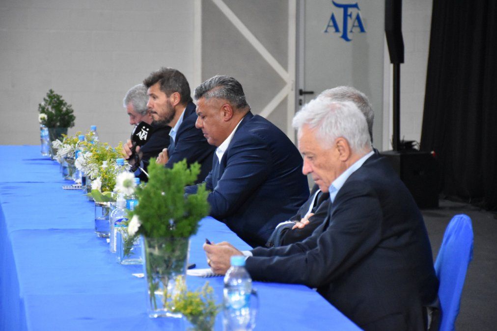Tapia y Tinelli celebraron la unidad de todos los dirigentes