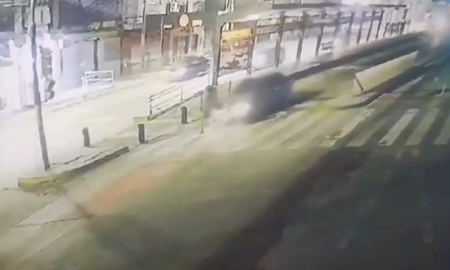Dos adolescentes fueron atropelladas mientras cruzaban una avenida en Buenos Aires. Dos adolescentes fueron atropelladas mientras cruzaban una avenida en Buenos Aires.