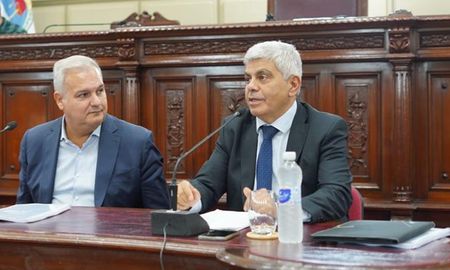 Junto al presidente de la Cámara de Diputados, el Fiscal General Jorge Baclini presentó su último informe anual a cargo del MPA. Junto al presidente de la Cámara de Diputados, el Fiscal General Jorge Baclini presentó su último informe anual a cargo del MPA.
