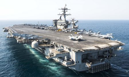Los marinos no deben morir. No estamos en guerra, dijo el capitán del portaaviones nuclear estadounidense, Theodore Roosevelt. Los marinos no deben morir. No estamos en guerra, dijo el capitán del portaaviones nuclear estadounidense, Theodore Roosevelt.
