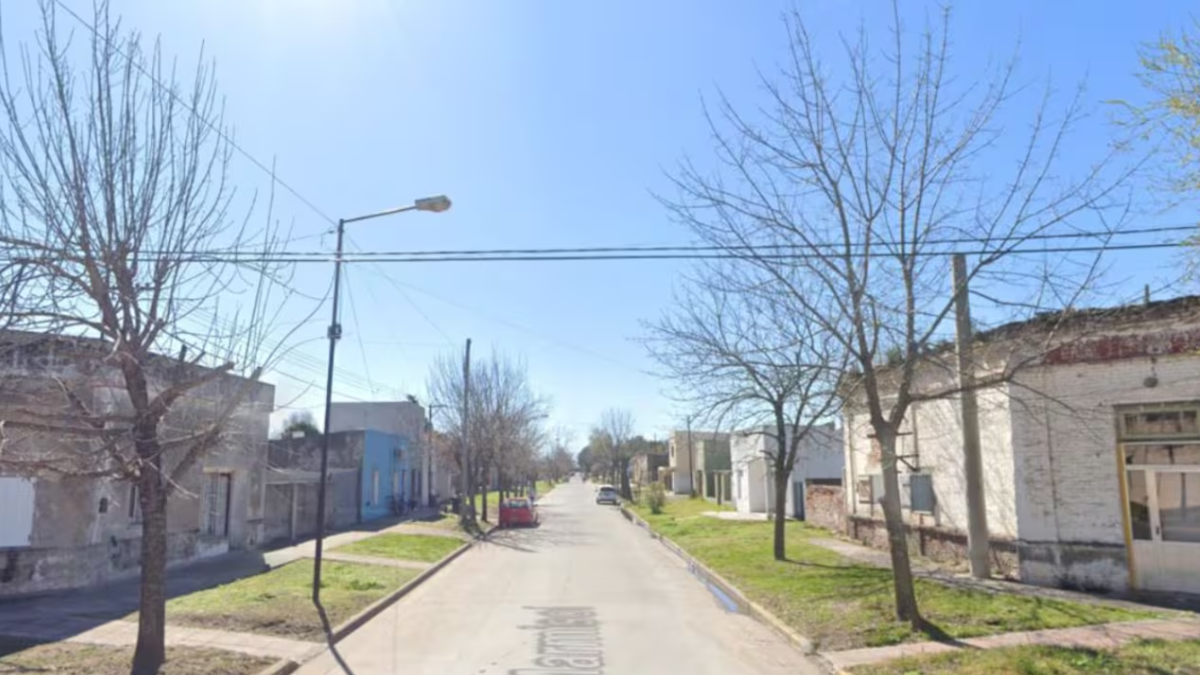 Condenaron a un pastor por violar a una chica de 18 años y obligarla a tener sexo con animales. Condenaron a un pastor por violar a una chica de 18 años y obligarla a tener sexo con animales.