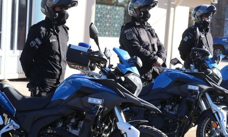 La provincia entregó cuatro motos a la Policía del departamento Garay y cuatro al departamento San Justo. La provincia entregó cuatro motos a la Policía del departamento Garay y cuatro al departamento San Justo.