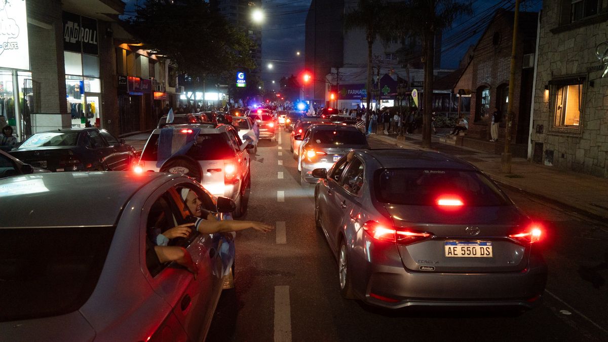 Así festejó Santa Fe la victoria de Argentina contra Inglaterra. Así festejó Santa Fe la victoria de Argentina contra Inglaterra.