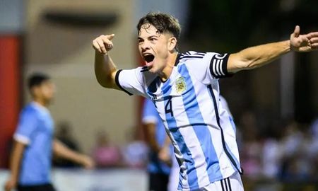 Desde San Carlos Centro hasta la delegación argentina: Agustín Giay vive una experiencia inolvidable junto a los convocados de Lionel Scaloni. Desde San Carlos Centro hasta la delegación argentina: Agustín Giay vive una experiencia inolvidable junto a los convocados de Lionel Scaloni.