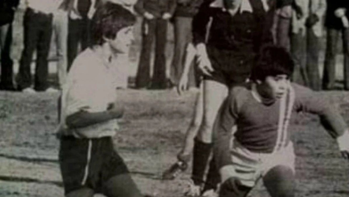 Acusan a Marcelo Tinelli de mentir sobre la foto que subió jugando al fútbol con Maradona