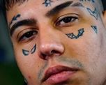 El reclamo también incluye el uso de los diseños en colaboraciones con Adidas, New Era y Netflix. El reclamo también incluye el uso de los diseños en colaboraciones con Adidas, New Era y Netflix.