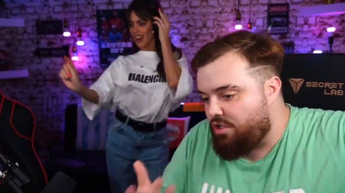 Tini junto al famoso streamer Ibai Llanos.