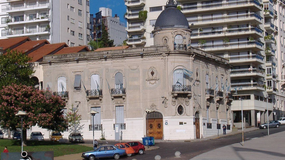 Actualmente en el Concejo Municipal de Rosario hay 13 bloques distribuidos entre 28 ediles. El oficialismo es el que más referentes debe exponer a los comicios (5), seguido por el PJ (4) y, un poco más atrás, Juntos por el Cambio (3) y Ciudad Futura (3).