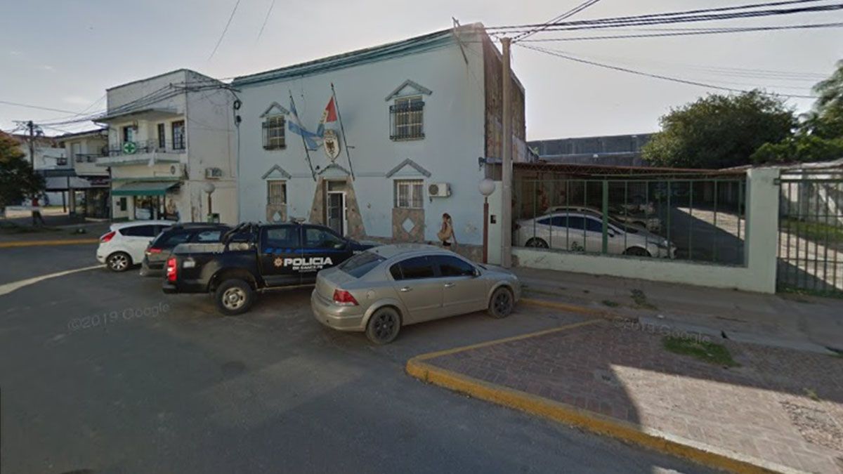 Quisieron robar un celular a metros de la comisaría y terminaron presos