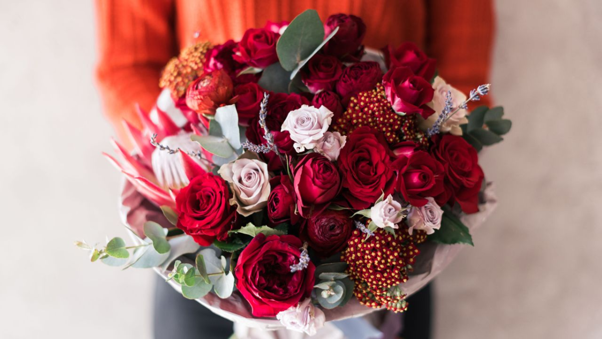 Elegantes cenas, chocolates y grandes ramos de flores son algunas de las principales ideas para regalar en esta fecha tan especial. Elegantes cenas, chocolates y grandes ramos de flores son algunas de las principales ideas para regalar en esta fecha tan especial.