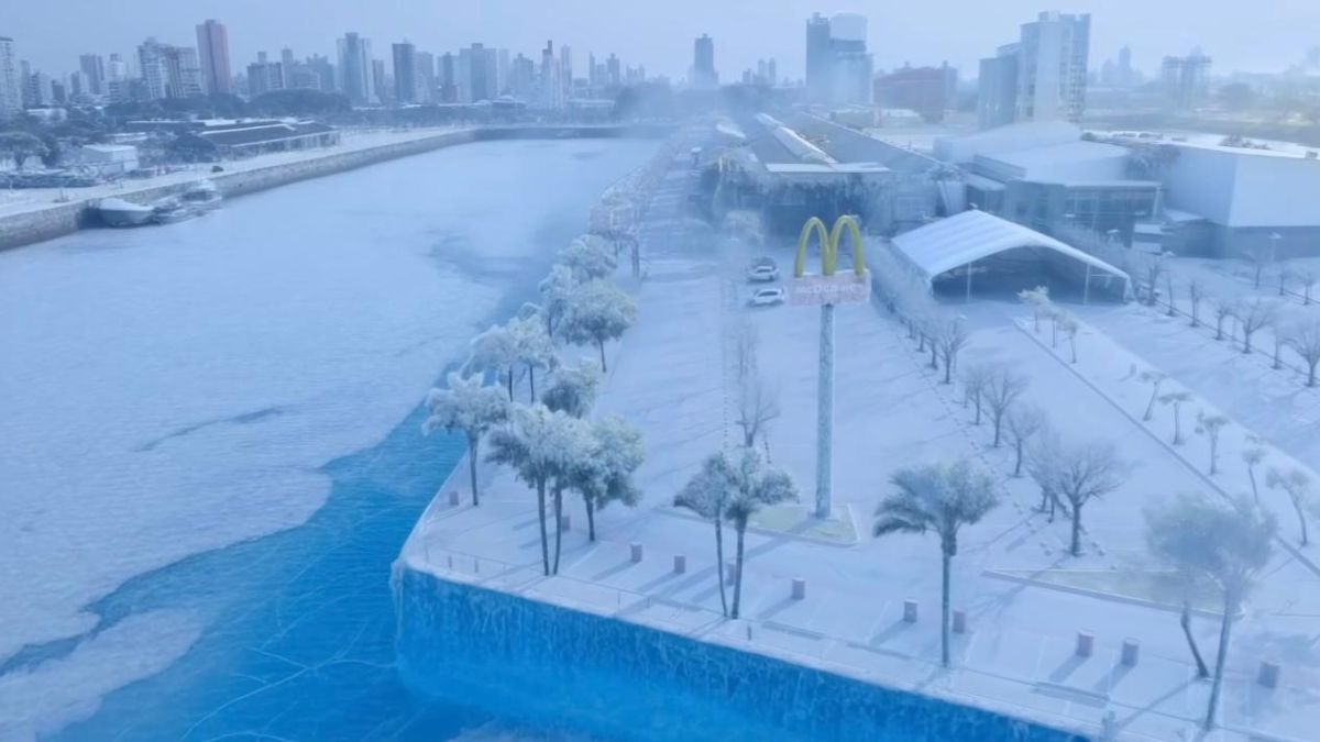 La pista de hielo de La Ribera Shopping funcionará en Santa Fe hasta el 21 de septiembre.&nbsp;